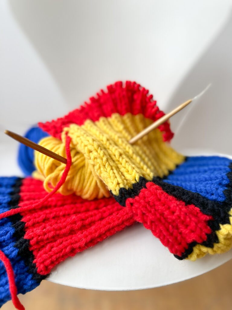 Workshop Bauhaus in Bayern  – Wir stricken die Bauhaus Mütze