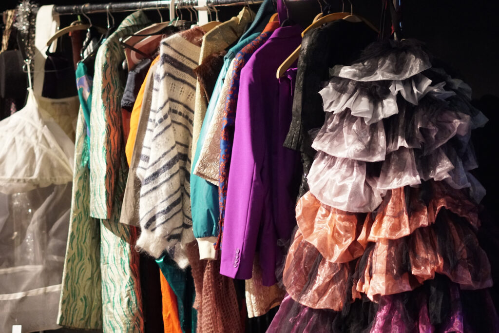 Zum Fasching: ‚KLEINER LÄRM‘ – Klunker, Tand und Trödel